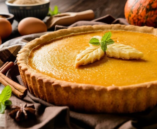 Pumpkin pie with ginger crust