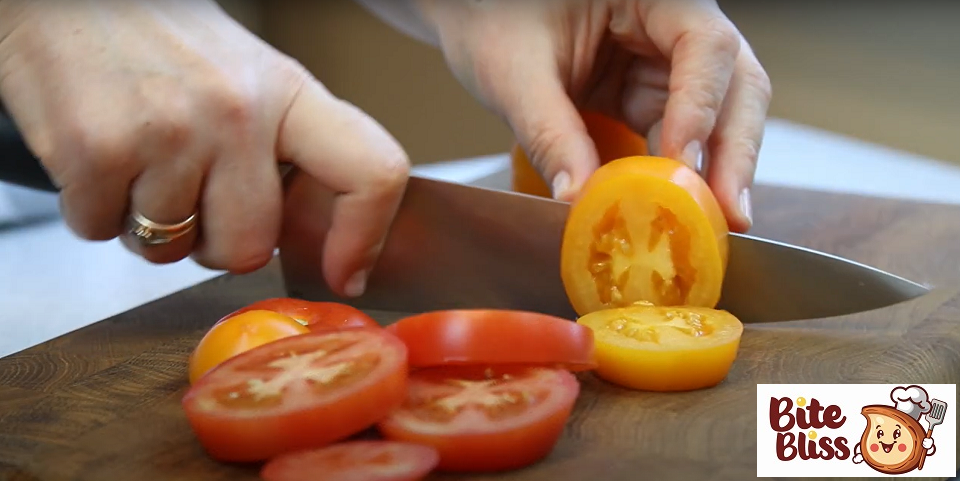 Cut all the vegetables rather coarsely into circles about a centimeter thick.