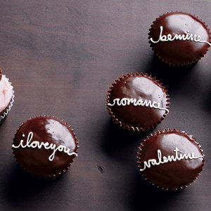 Martha Stewart's Handwritten Valentine Cupcakes