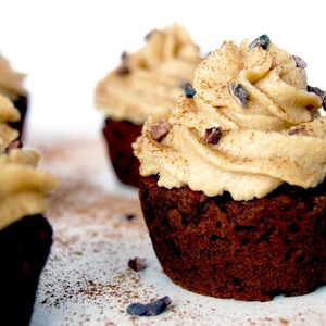 Dark Chocolate Pumpkin Cupcakes + Creamy Cashew Icing