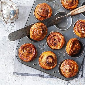 Cinnamon swirl mince pies