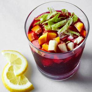 Lágrimas de la Virgen (Beet Cooler With Fruits)